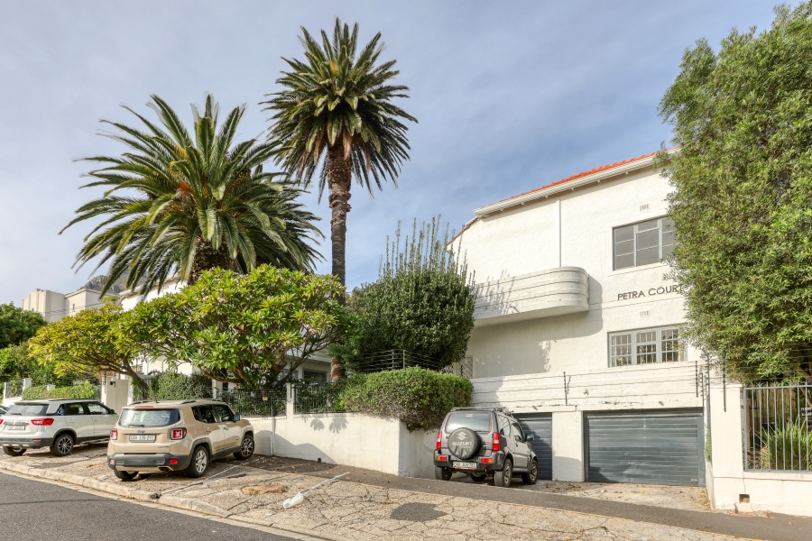 2 Bedroom Property for Sale in Vredehoek Western Cape